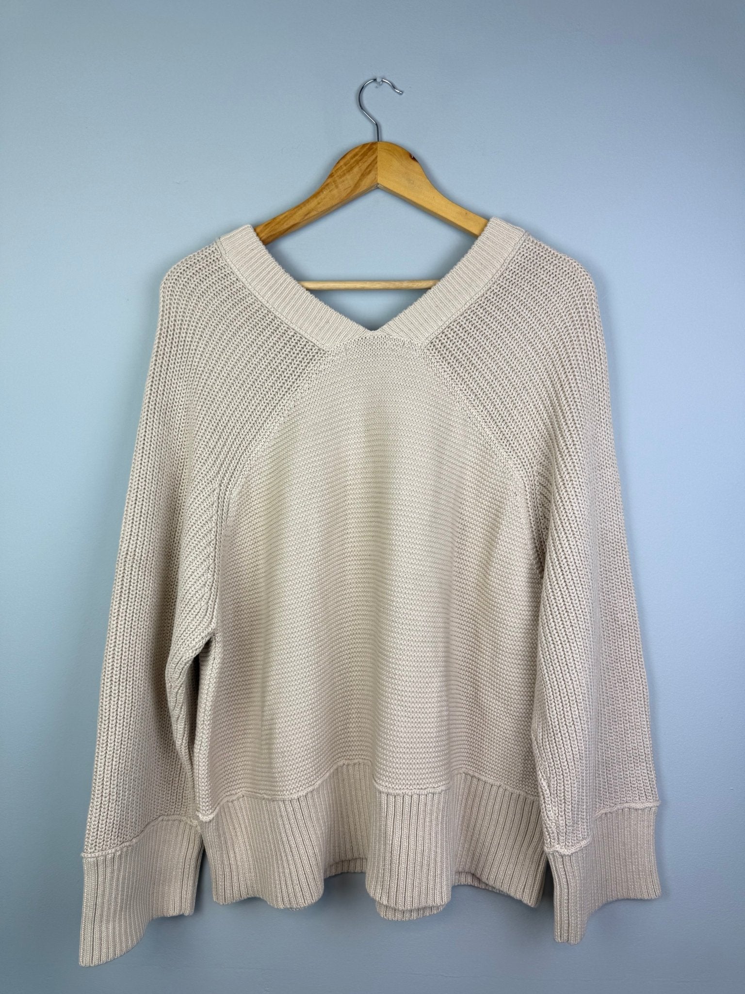 Ladies Cream Heavy Knit Cotton V - Neck Jumper - Size XL - Discounted high street clothing for children, ladies and men including everyday wear and seasonal styles. UK online