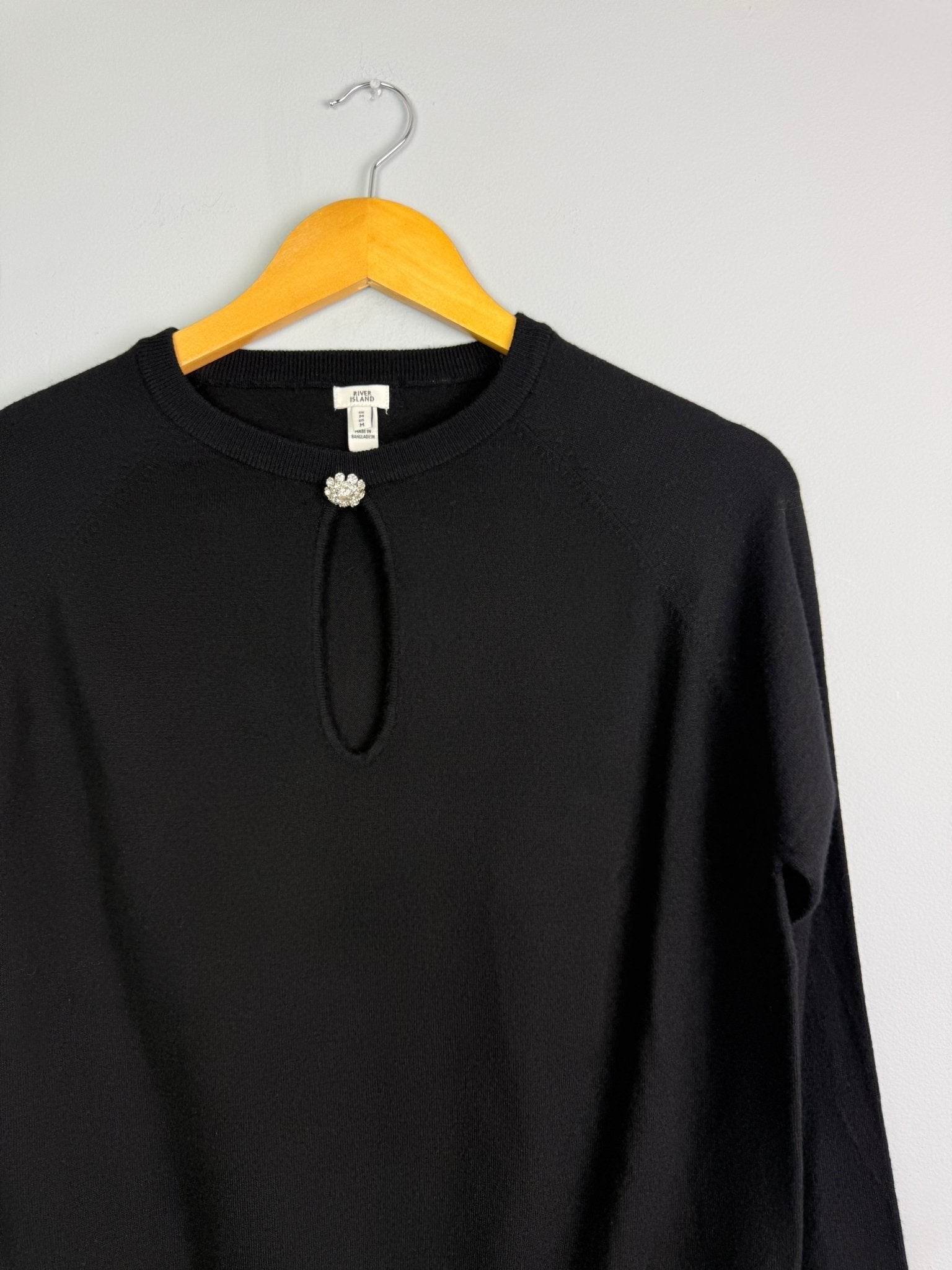 Ladies Ex RI Black Decorative Knit Jumper - Size M - Discounted high street clothing for children, ladies and men including everyday wear and seasonal styles. UK online