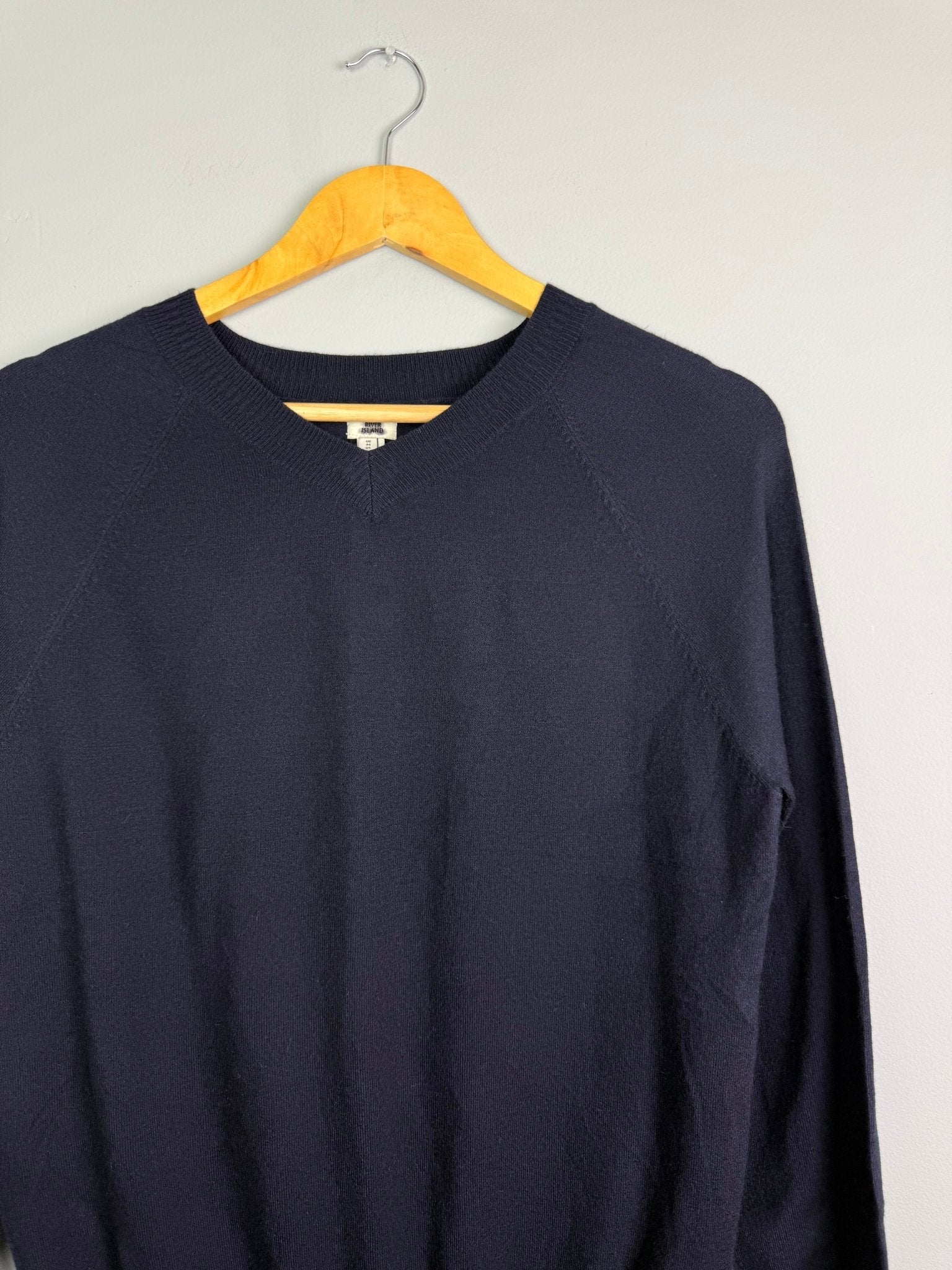 Ladies Ex RI Navy V Neck Jumper - Size M - Discounted high street clothing for children, ladies and men including everyday wear and seasonal styles. UK online