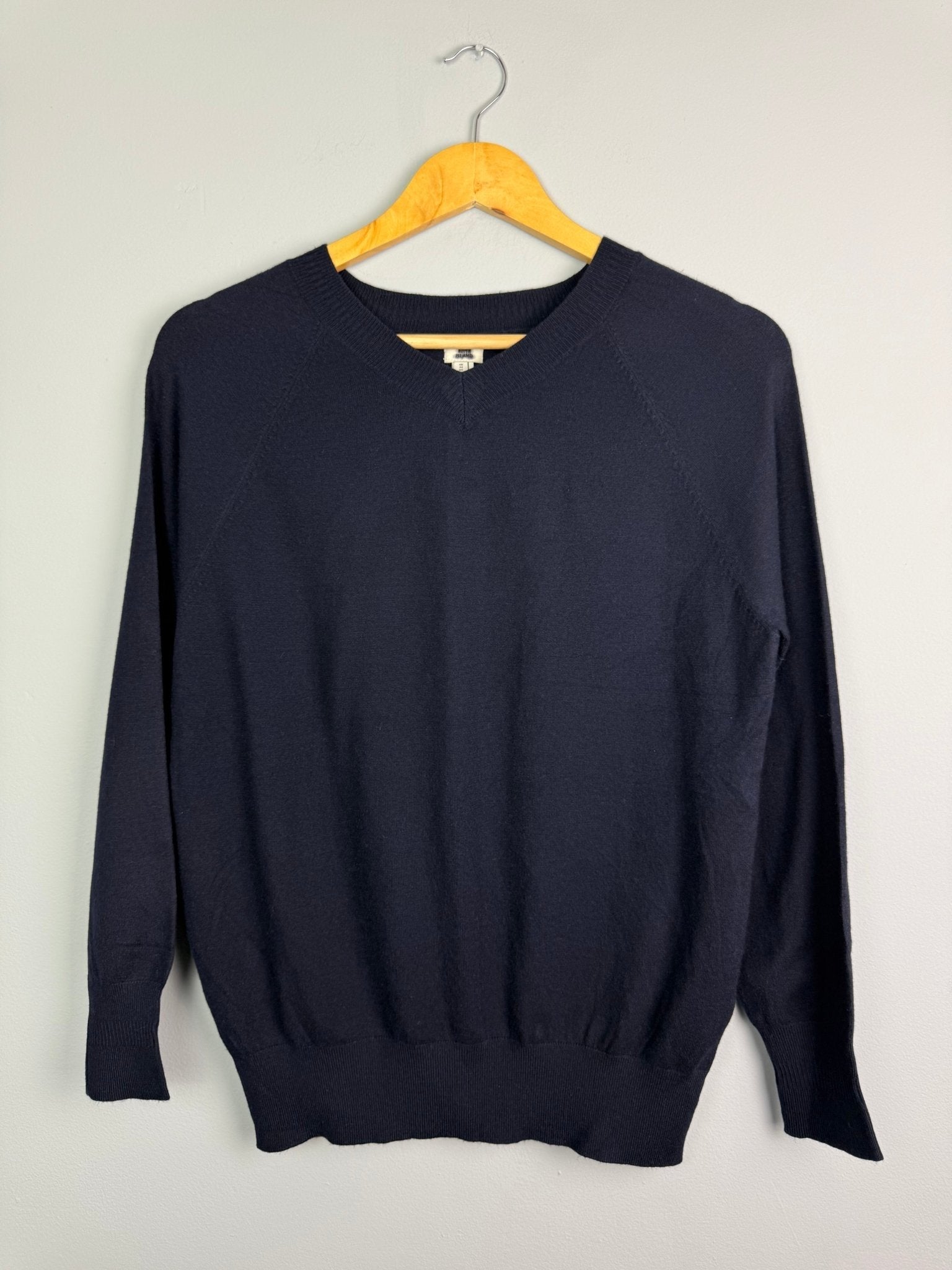 Ladies Ex RI Navy V Neck Jumper - Size M - Discounted high street clothing for children, ladies and men including everyday wear and seasonal styles. UK online