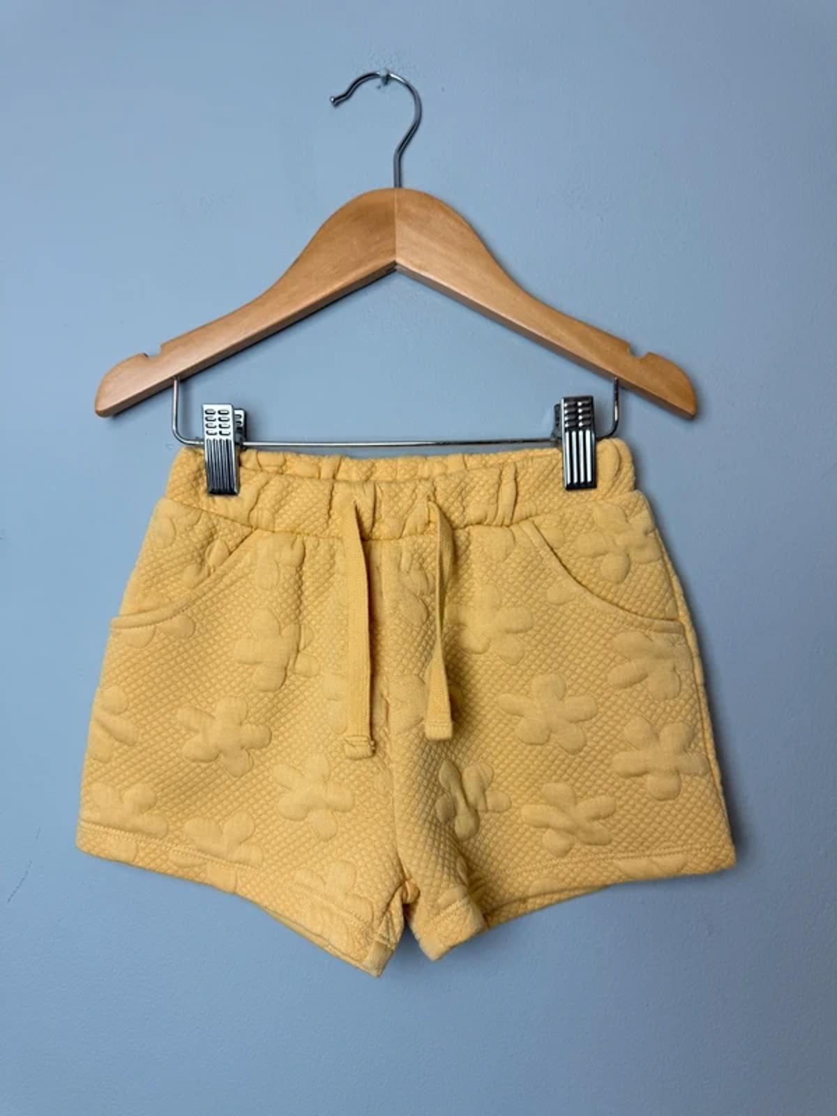 Matalan Yellow Floral Quilted Summer Shorts Girls 2 - 3 Years - Discounted high street clothing for children, ladies and men including everyday wear and seasonal styles. UK online