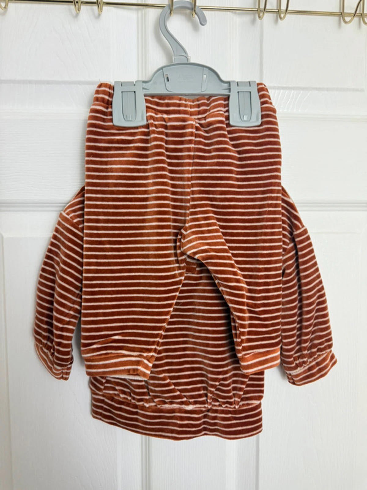 NEW Ex M&S Burnt Orange Velour 2 Piece Outfit Boys 3 - 6 Months - Discounted high street clothing for children, ladies and men including everyday wear and seasonal styles. UK online