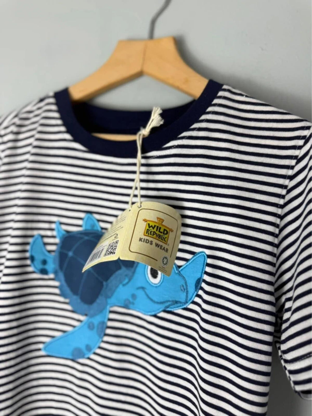 NEW Wild Republic Tortoise Top Organic Cotton Striped T-Shirt - Unisex Age 4 - Discounted high street clothing for children, ladies and men including everyday wear and seasonal styles. UK online
