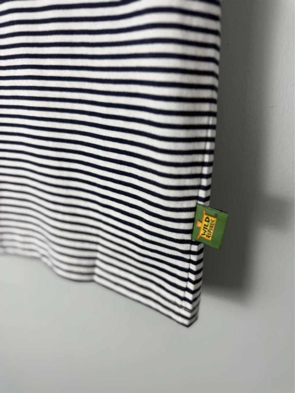 NEW Wild Republic Tortoise Top Organic Cotton Striped T-Shirt - Unisex Age 4 - Discounted high street clothing for children, ladies and men including everyday wear and seasonal styles. UK online
