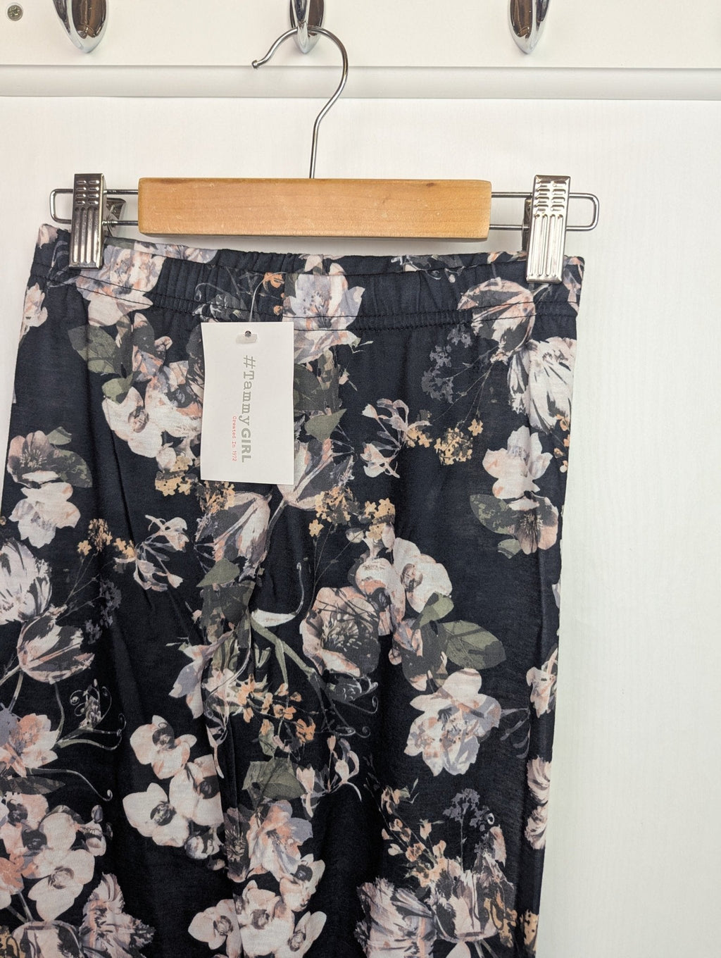 NWT's Tammy Girl Black/Pink Floral Leggings - Girls 9 - 10 Years - Back On The Shelves High Street Discount Outlet Online UK