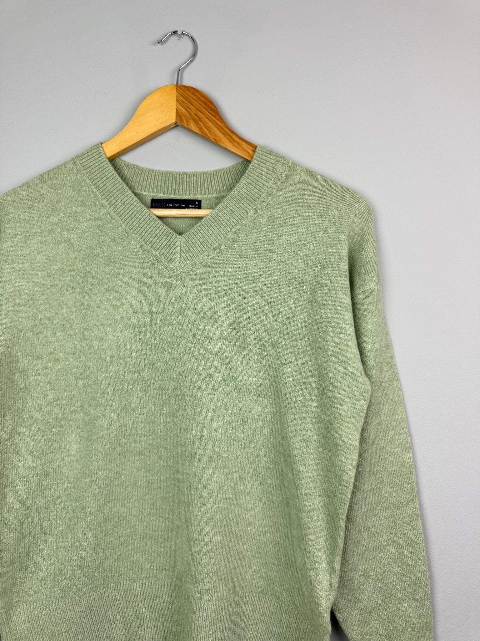 Pale Jade Wool Blend V Neck Jumper - Ladies Size S - Discounted high street clothing for children, ladies and men including everyday wear and seasonal styles. UK online