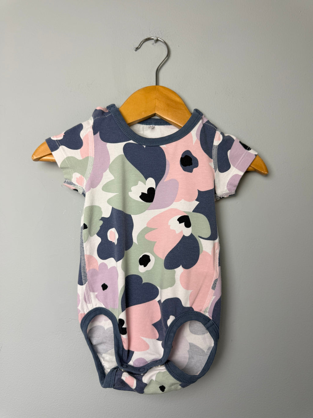 Polarn O. Pyret Floral Bodysuit - Baby Girls 1 - 2 Months - Discounted high street clothing for children, ladies and men including everyday wear and seasonal styles. UK online