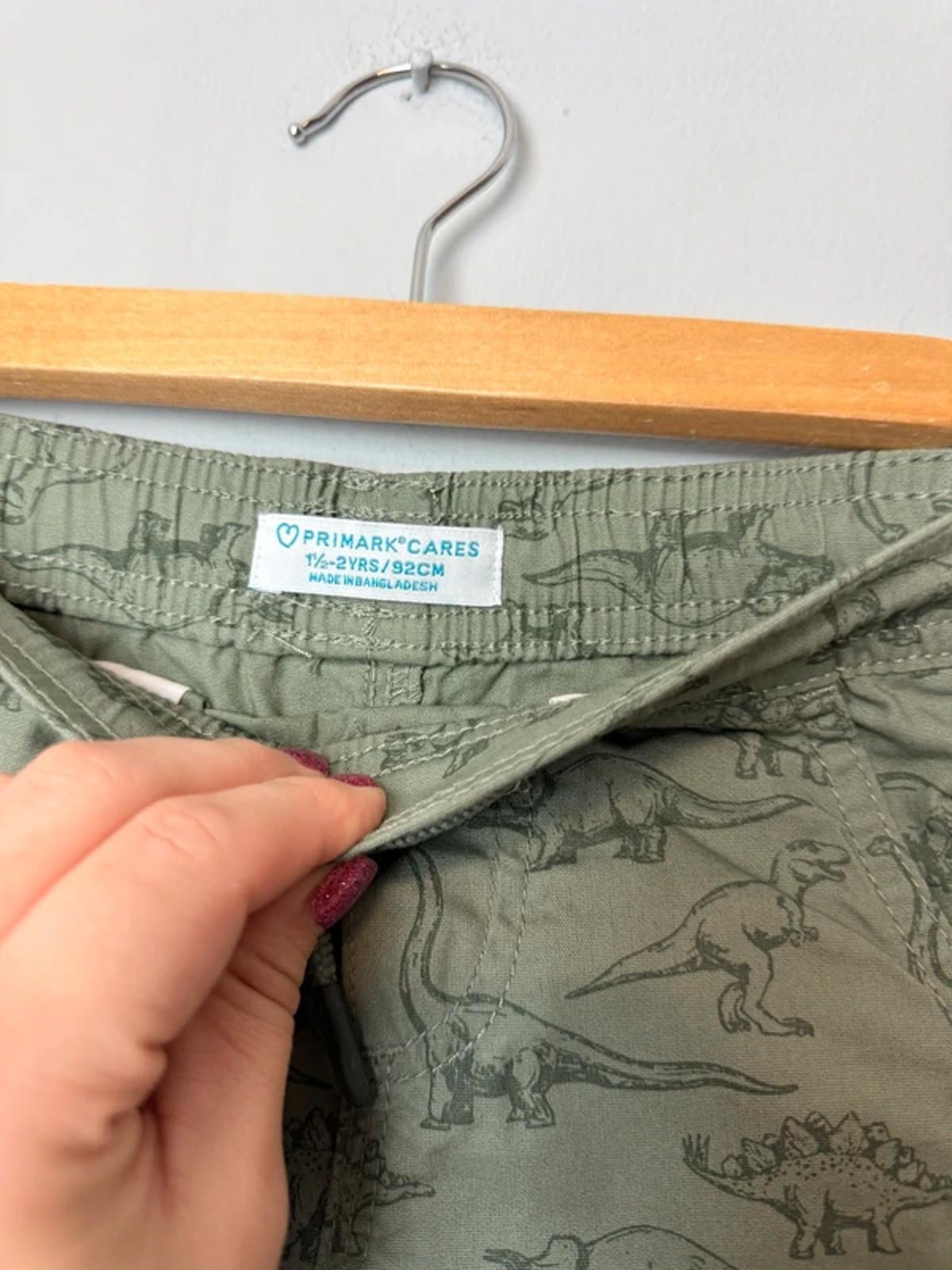 Primark Khaki Green Dinosaur Chino Shorts with Drawstring Boys 18 - 24 Months - Discounted high street clothing for children, ladies and men including everyday wear and seasonal styles. UK online