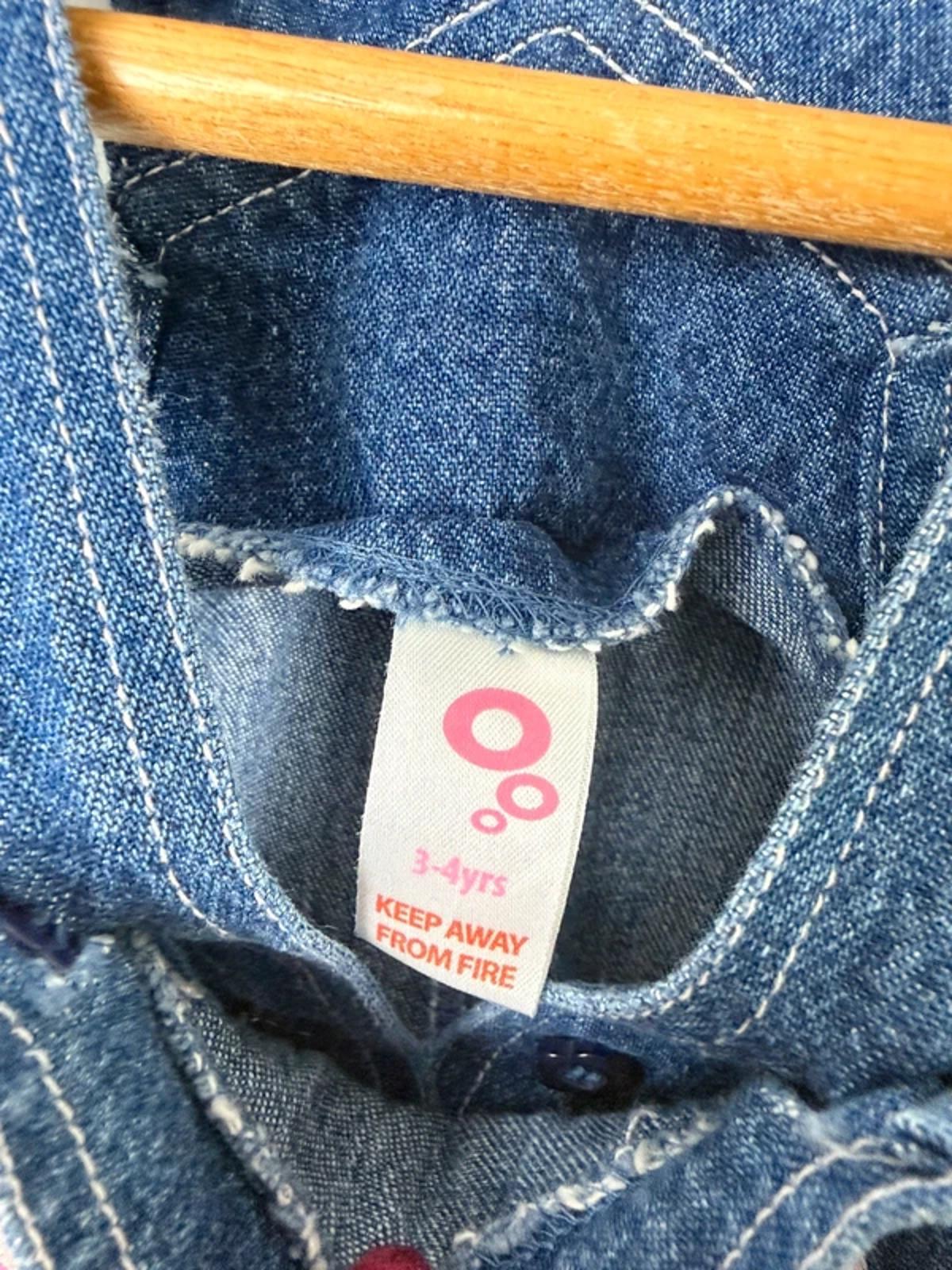 Vintage Y2K Girls Denim Short Floral Dungarees Girls 3 - 4 Years - Discounted high street clothing for children, ladies and men including everyday wear and seasonal styles. UK online