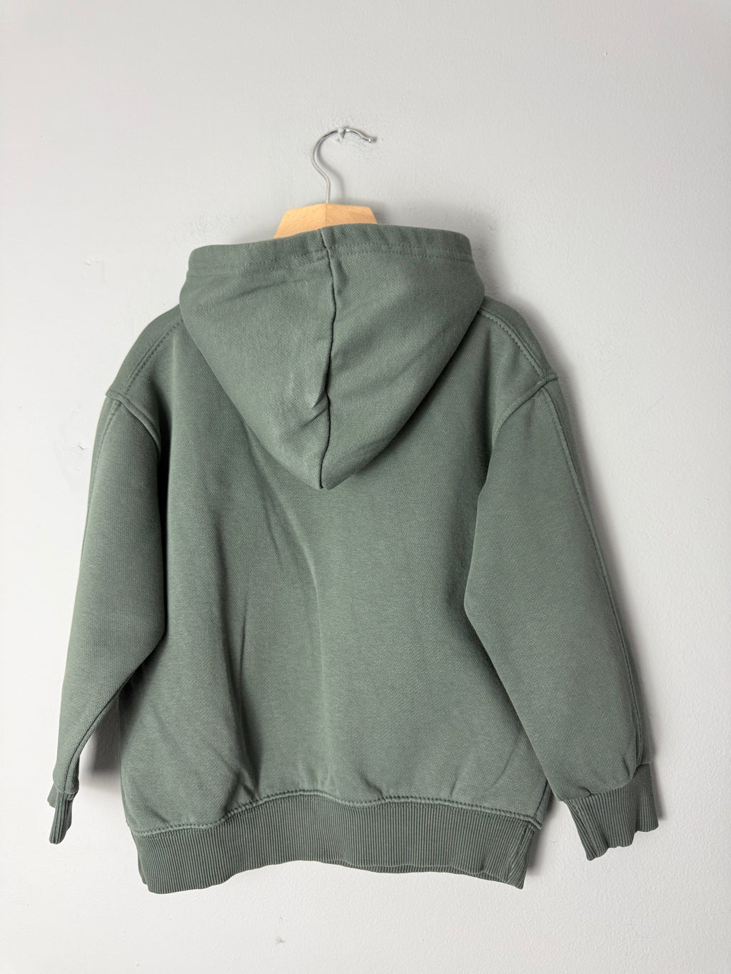 Zara Khaki Green Urban Super Hoodie - Boys 5 Years - Discounted high street clothing for children, ladies and men including everyday wear and seasonal styles. UK online